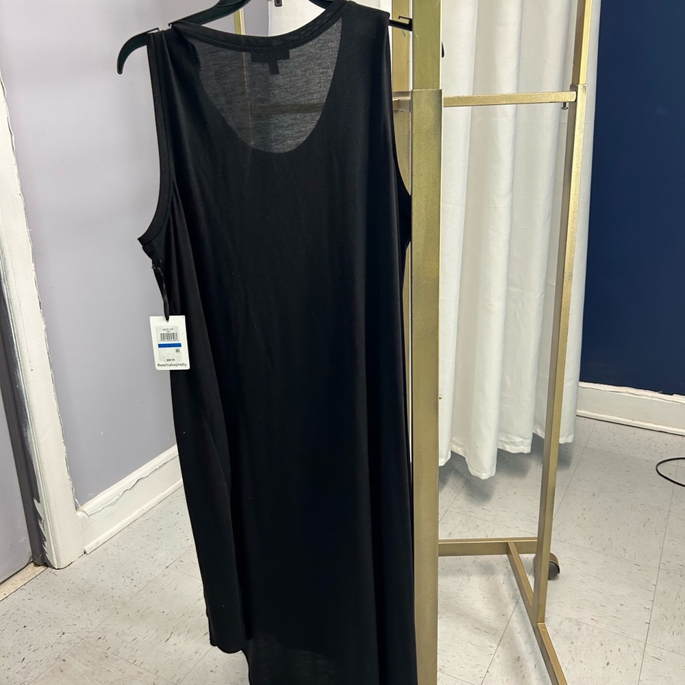 Women long black dress for someone tall and wears a size X-Large